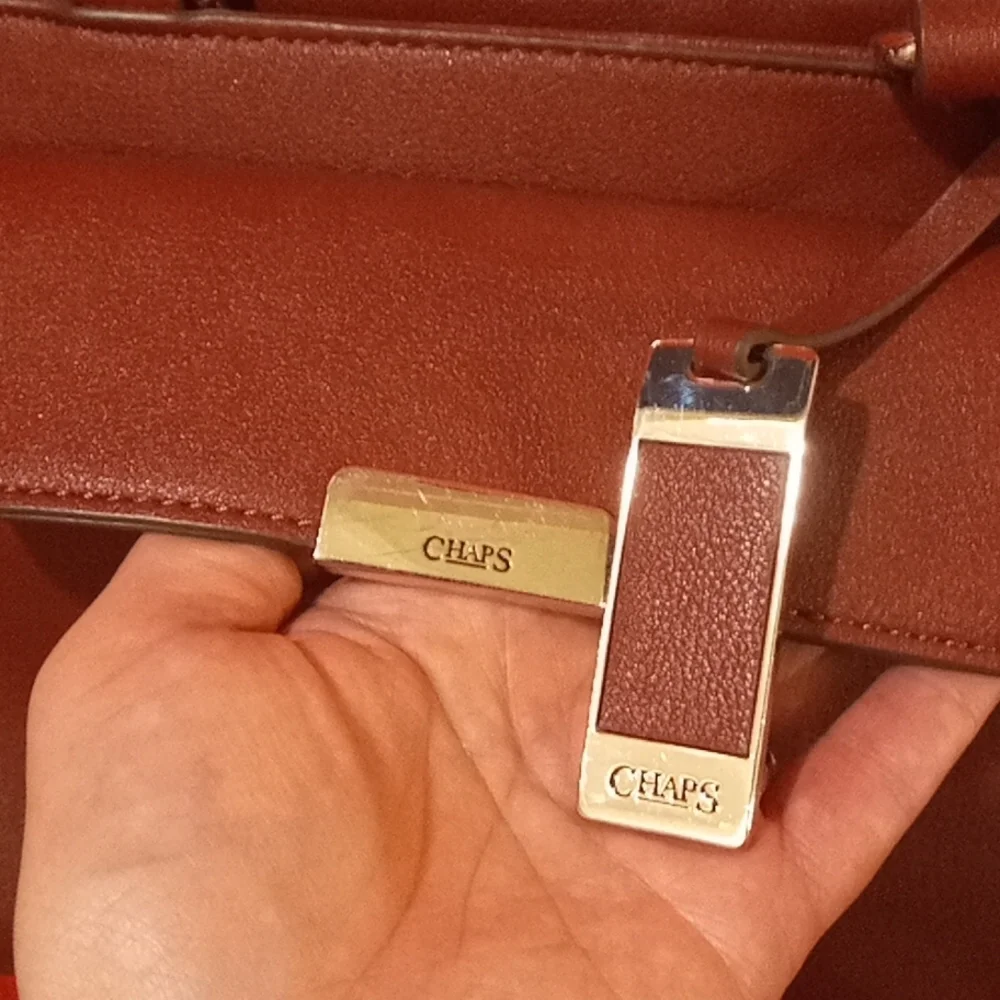 Chaps NWOT beautiful Cherry Red Purse Mid size Crossbody Bag - Picture 4 of 11